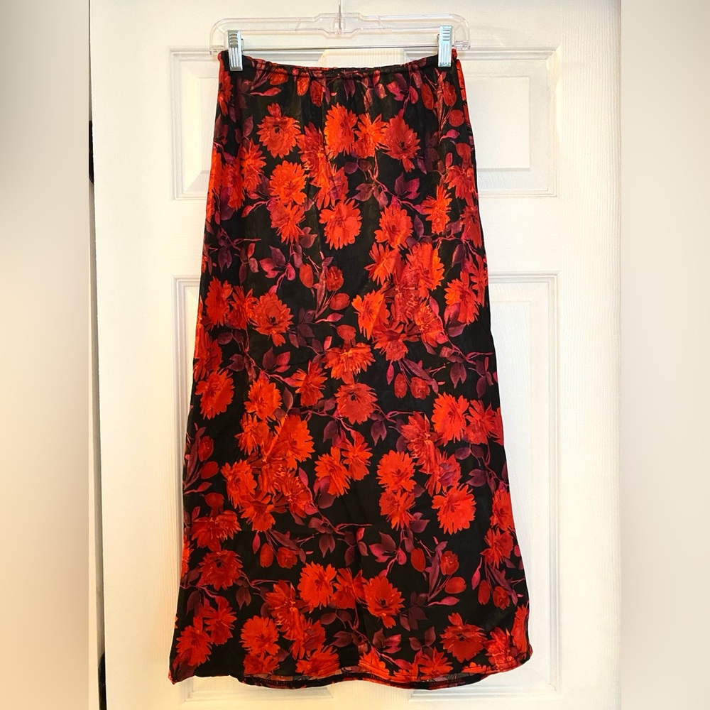 Boohoo Black and Red Floral A-Line Skirt